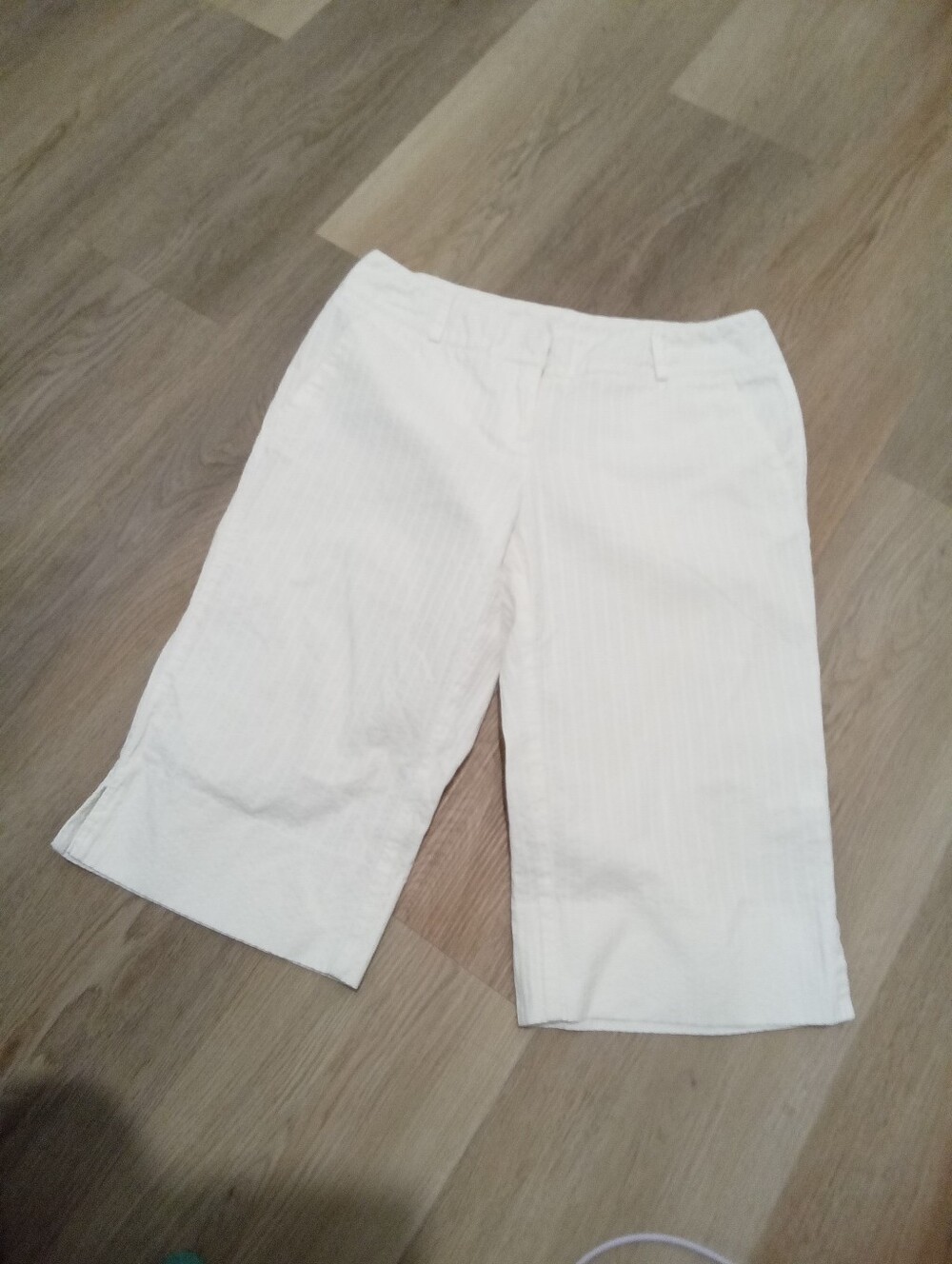 New York & Company Size 4 White On White Stripes Bermuda 13" Inseam Shorts
